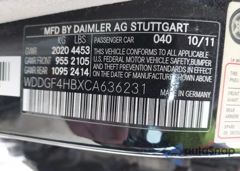 2012 Mercedes-Benz C 250 Sport z USA, uszkodzony, nr VIN WDDGF4HBXCA636231